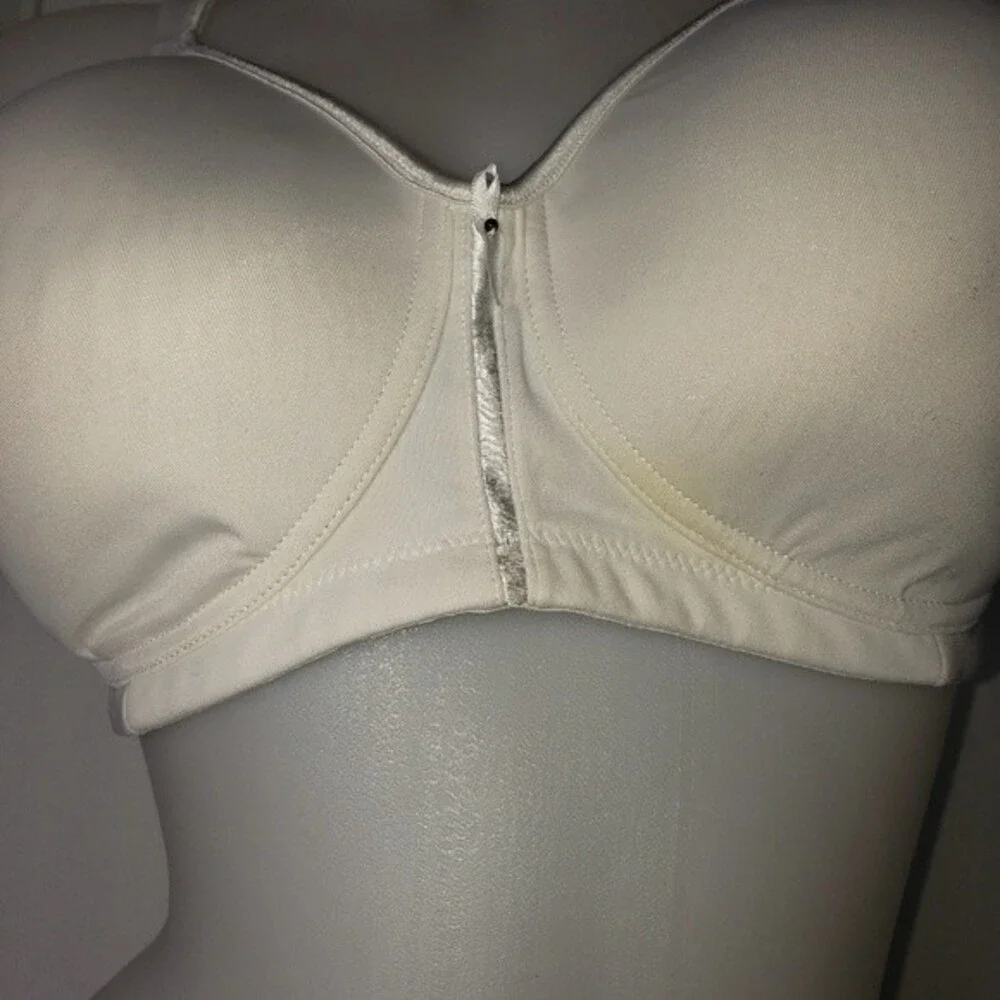 WHITE VANITY FAIR BODY CARESS WIRELESS BRA 42C